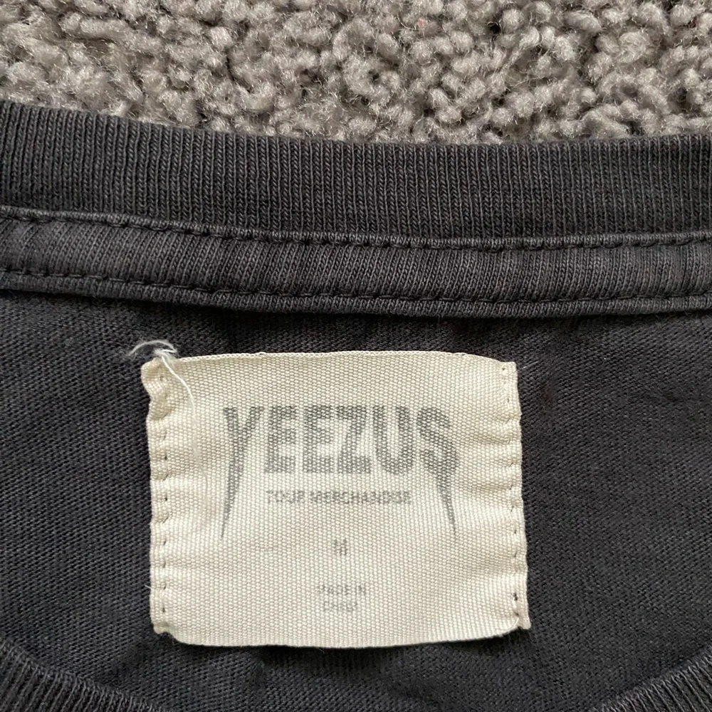 2013 vintage SUPER RARE yeezus kayne West Official tour shirt! - Picture 3 of 5